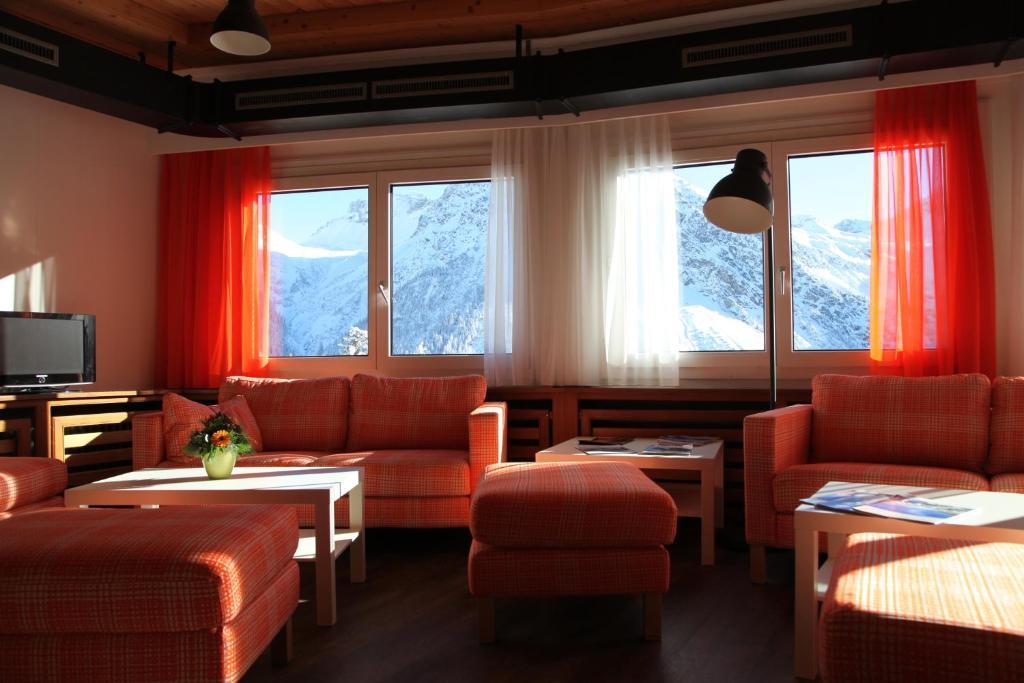Chamanna Hotel 2*